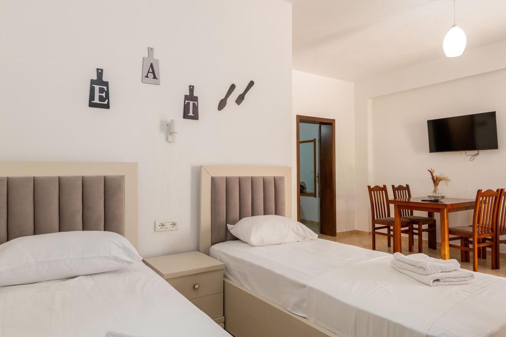 Cozy Apartments Downtown Ксаміл Екстер'єр фото