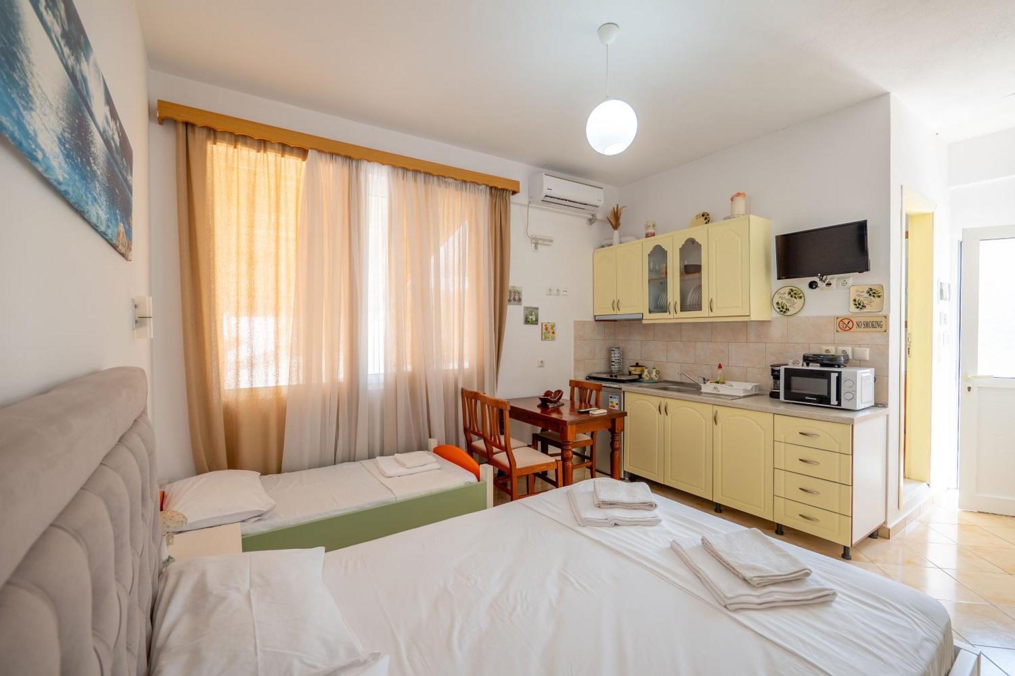 Cozy Apartments Downtown Ксаміл Екстер'єр фото